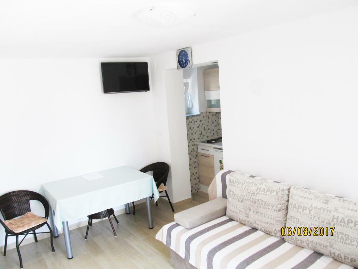 Apartmani Mala Sirena Maslenica Eksteriør billede