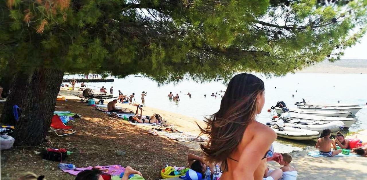 Apartmani Mala Sirena Maslenica Eksteriør billede