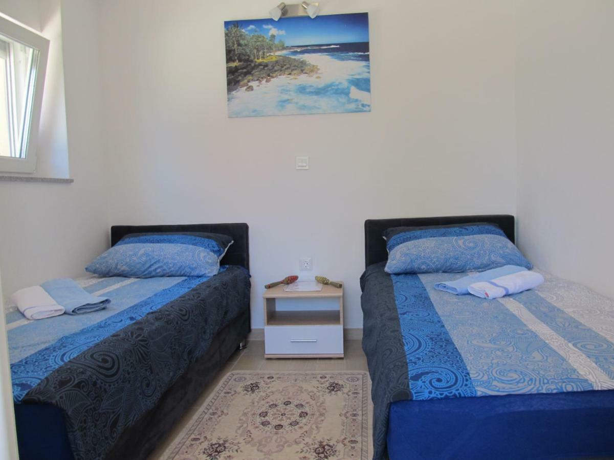 Apartmani Mala Sirena Maslenica Eksteriør billede