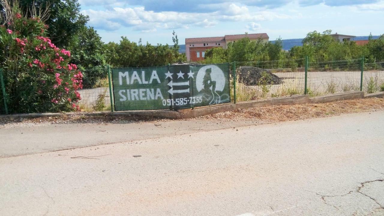 Apartmani Mala Sirena Maslenica Eksteriør billede